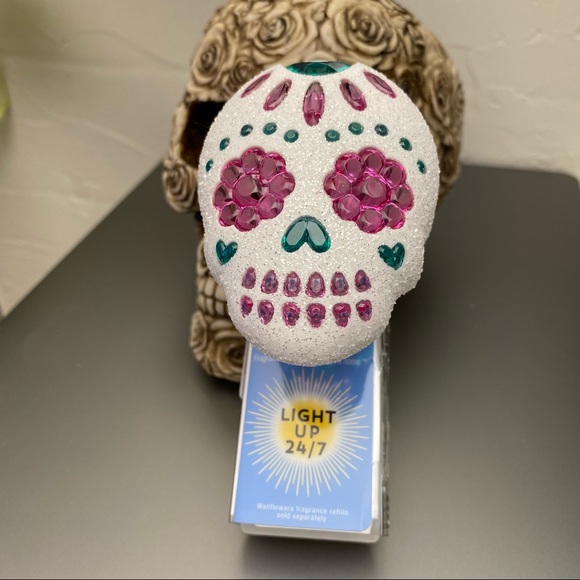 2021 Bath & Body Works Sugar Skull Light Up Wallflower Plug - Picture 9 of 11